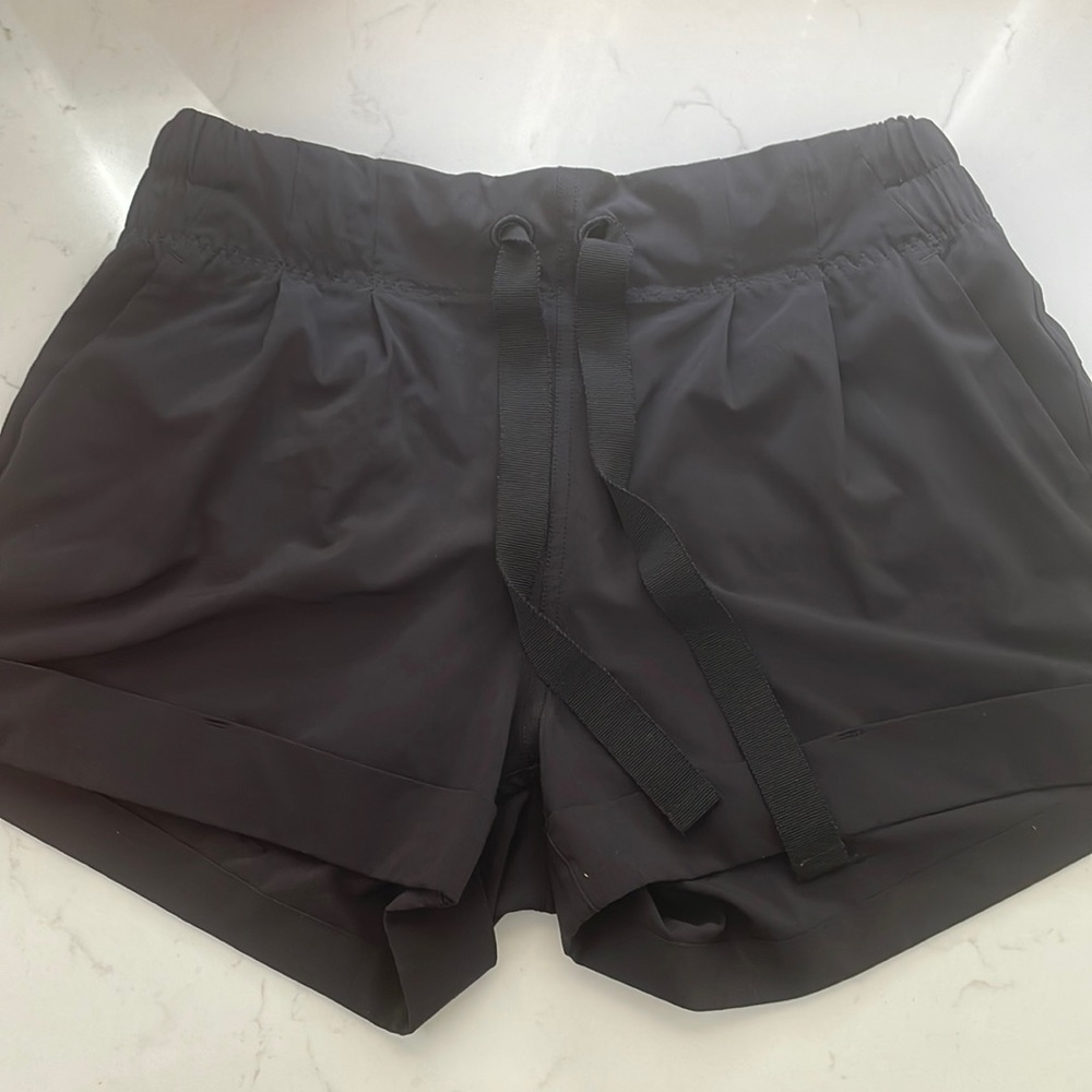 Lululemon shorts size 4